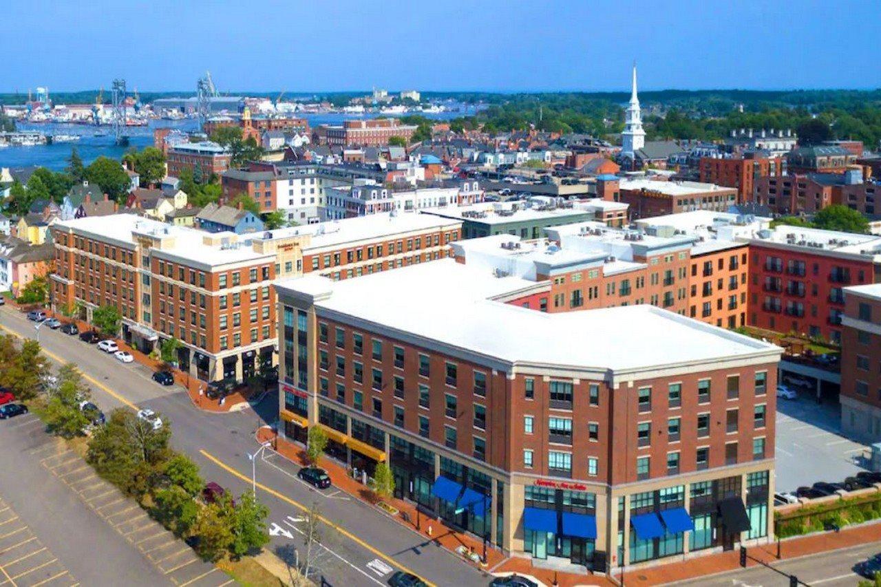 Hampton Inn & Suites Portsmouth Downtown Exterior photo