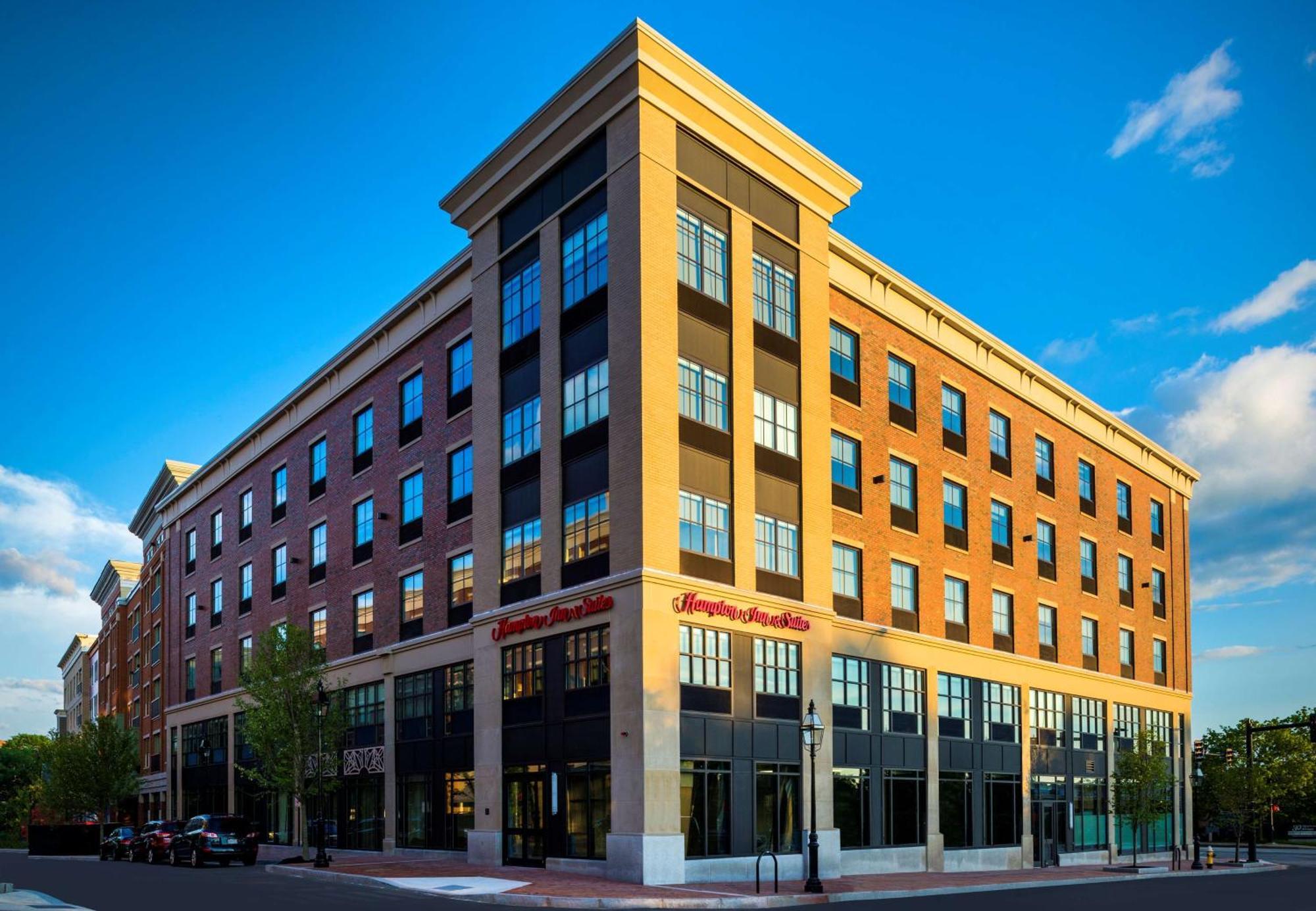 Hampton Inn & Suites Portsmouth Downtown Exterior photo